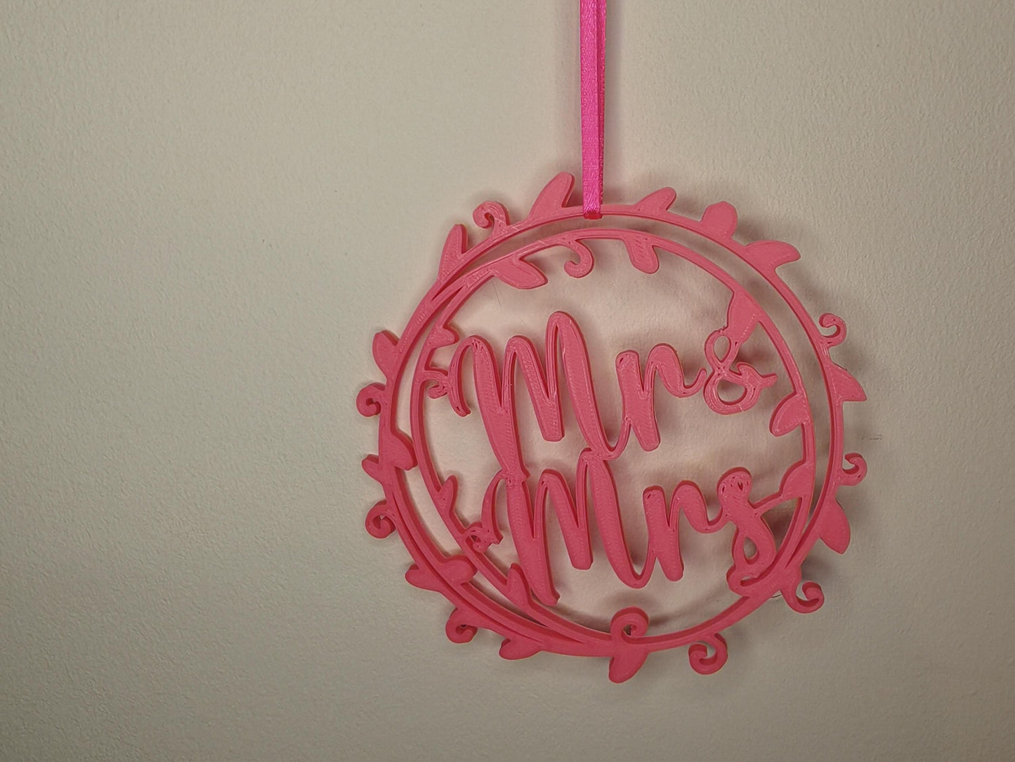 Mr & Mrs - Circular Table decoration, wedding decoration