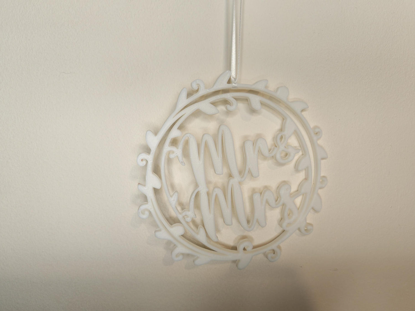 Mr & Mrs - Circular Table decoration, wedding decoration