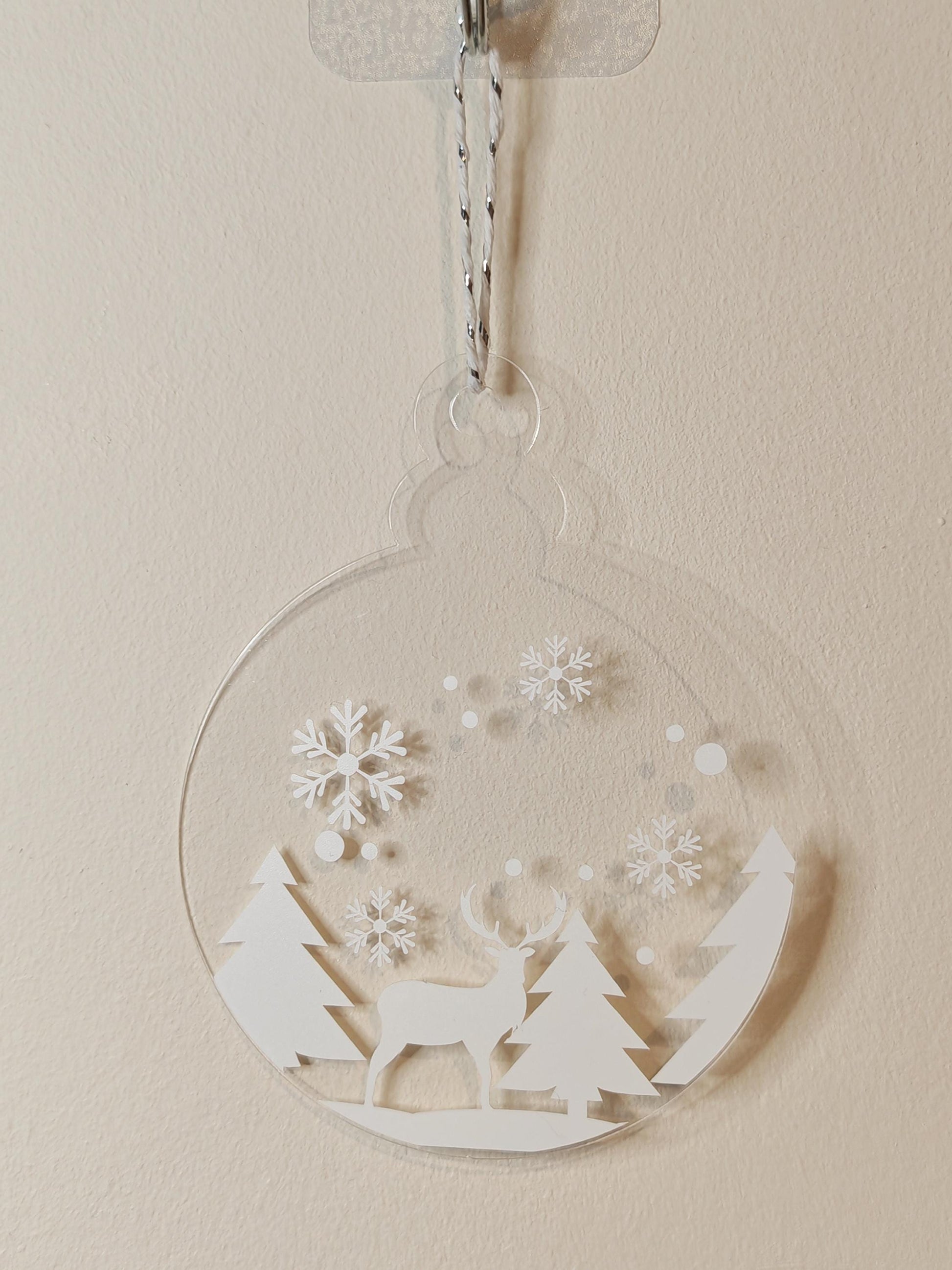 large 10cm Acrylic Bauble - Winter scene - White